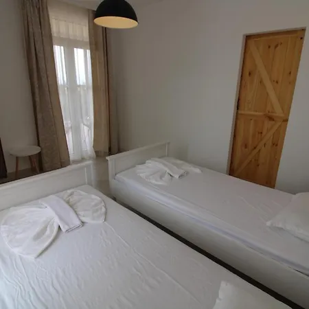 Flores Garden - Menada Apartman