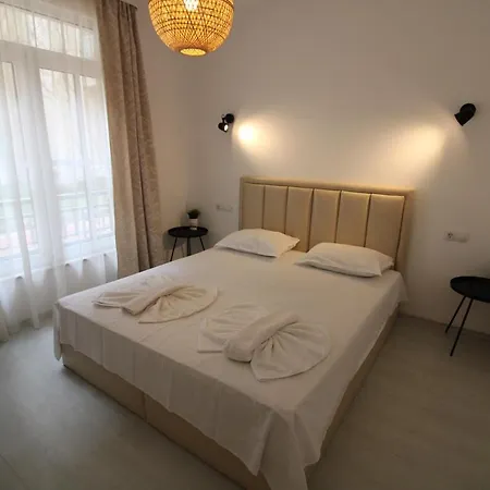 Flores Garden - Menada