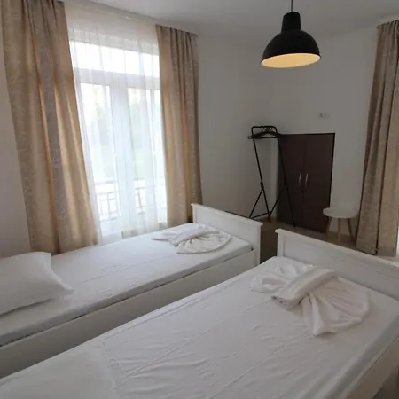 Flores Garden - Menada Apartman *