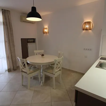 Flores Garden - Menada Chernomorets