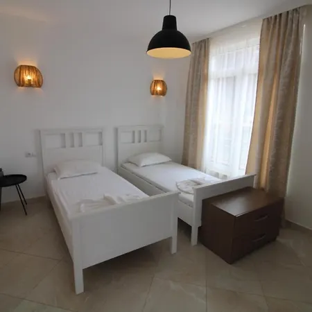 Flores Garden - Menada Apartman Csernomorec