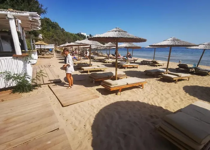 Flores Garden - Menada 체르노모레츠